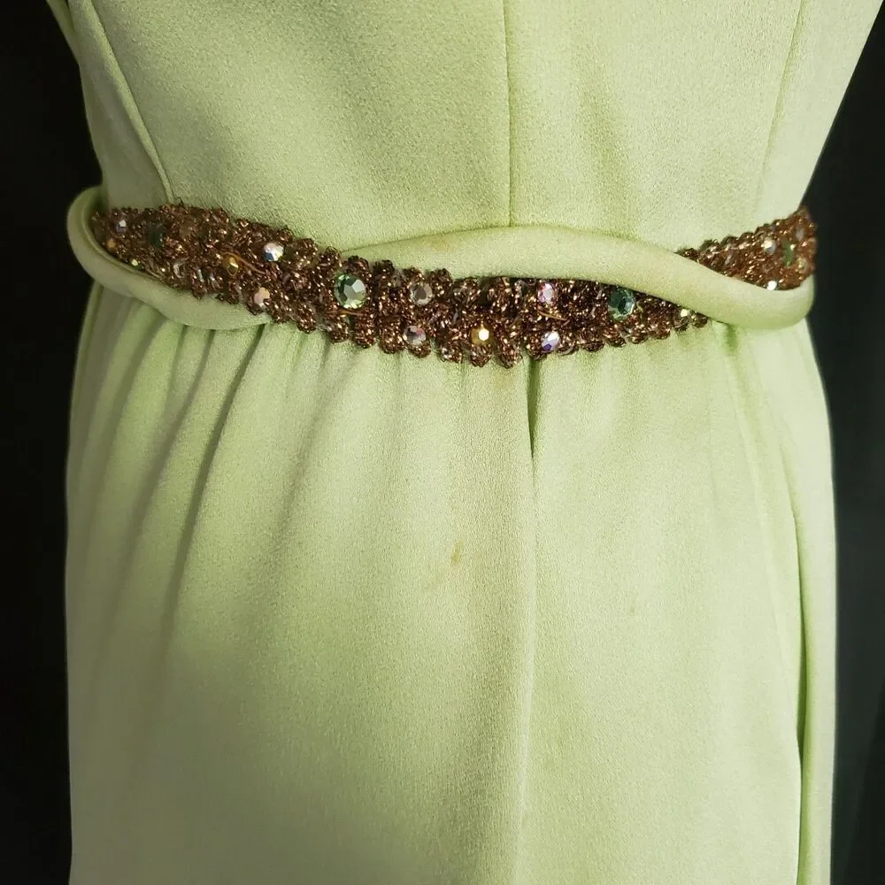 Victor Costa beautifully tailored